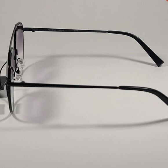 Kendall & Kylie Jett Aviator Sunglasses- Black Frame/ Smoke Gradient Lens main image 9